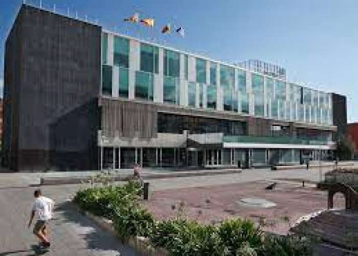 El PP exige la retirada de un buzón virtual para delatar a los comerciantes que no atienden en catalán en Sant Cugat